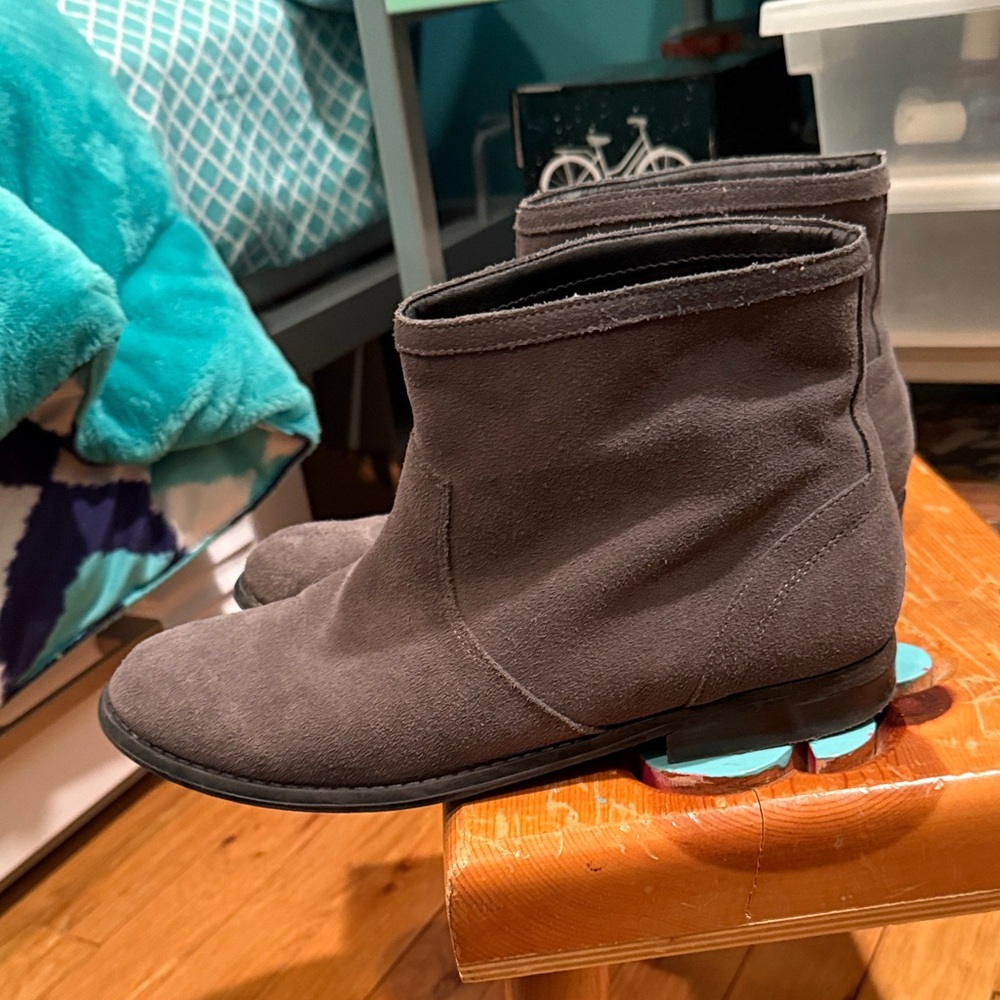 Aldo Gray Ankle Boots - Picture 13 of 16